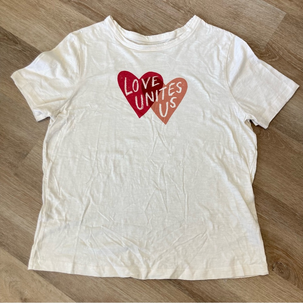 Universal Thread Target “Love Unites Us” off white hearts tee womens size L